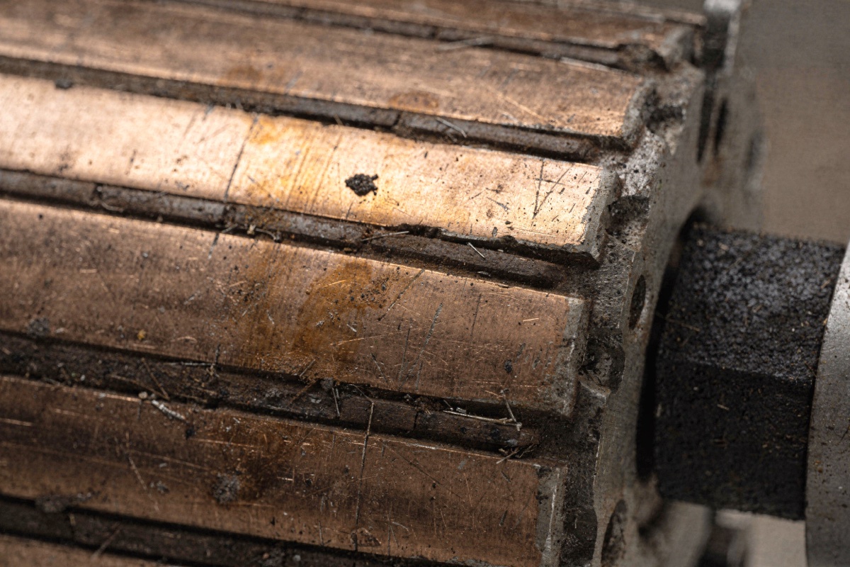 Commutator and Carbon Brush Problems: How to Read Sparking, Film and Wear