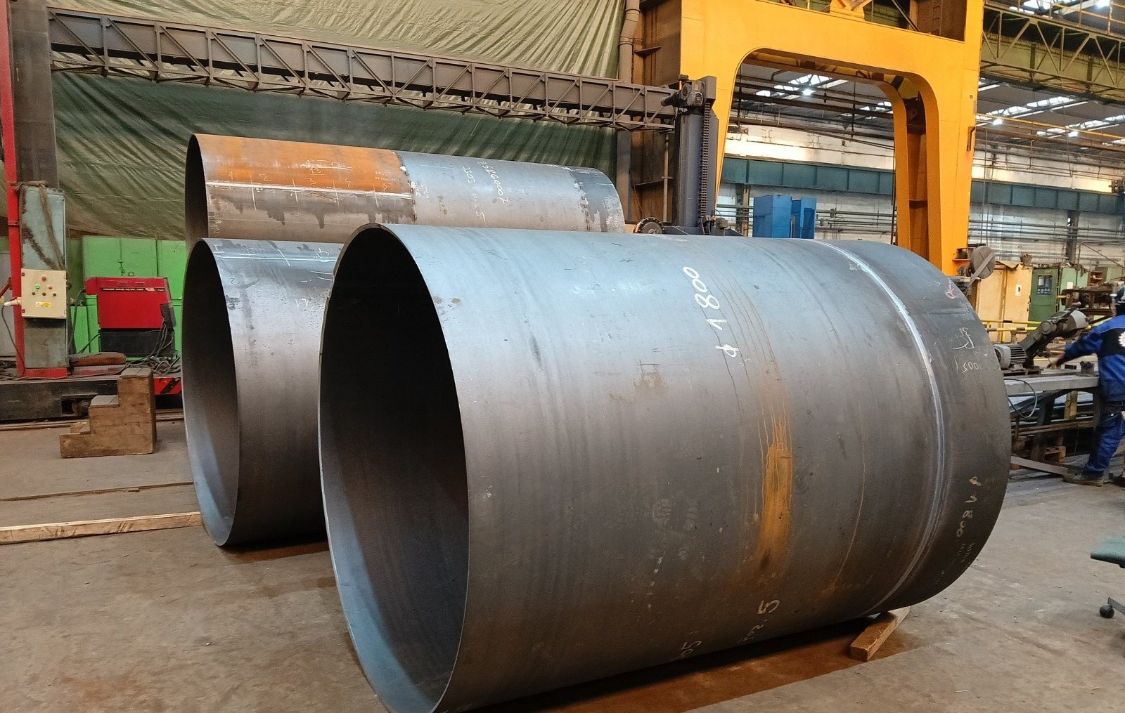 Large-diameter rolled steel shells for shell-and-tube heat exchangers in a fabrication shop