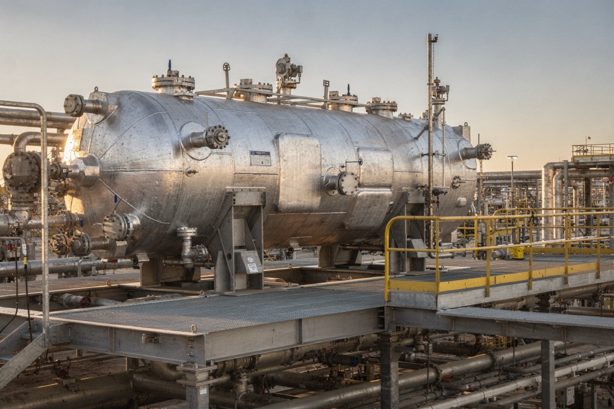 Oil & Gas Separators: 2-Phase vs 3-Phase, Sizing & Selection